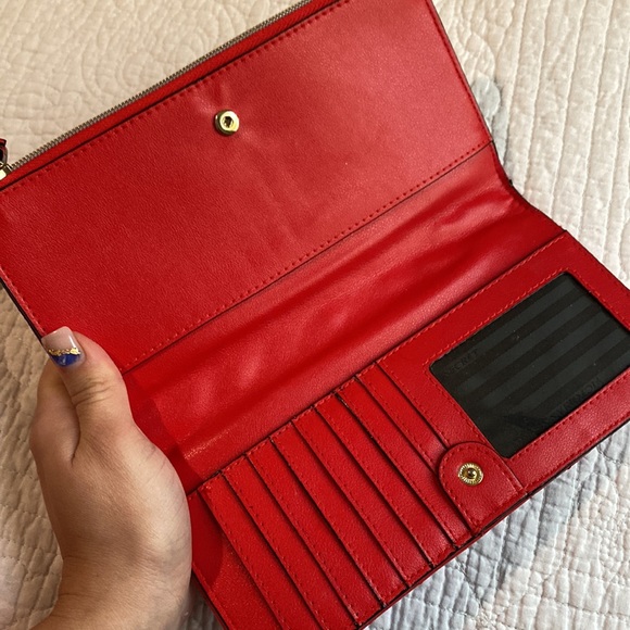 ✨Red VS Purse with wristlet✨ - Picture 9 of 10